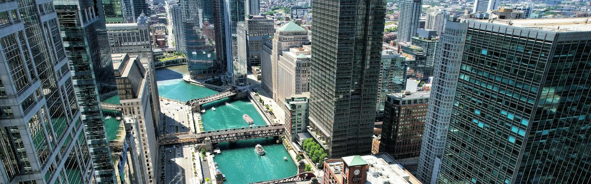 https://tammice.s3.amazonaws.com/prod/city/banners/38/019e708cd1c57d85b59842e06e5812a1/Chicago_2.jpg