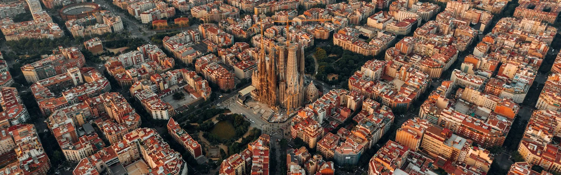 https://tammice.s3.amazonaws.com/prod/city/banners/45/01a13b1cee3f704b8bdf69522a9814e3/Barcelona_2.jpg