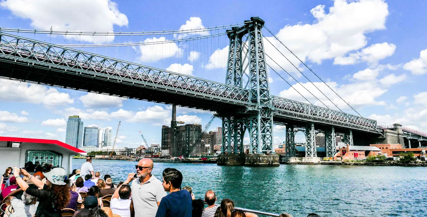 Crucero emblemático por la Estatua de la Libertad