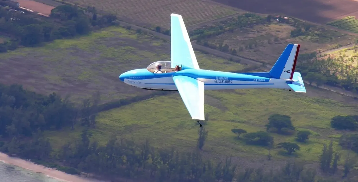 Non-motorized gliding in Oahu, Hawaii