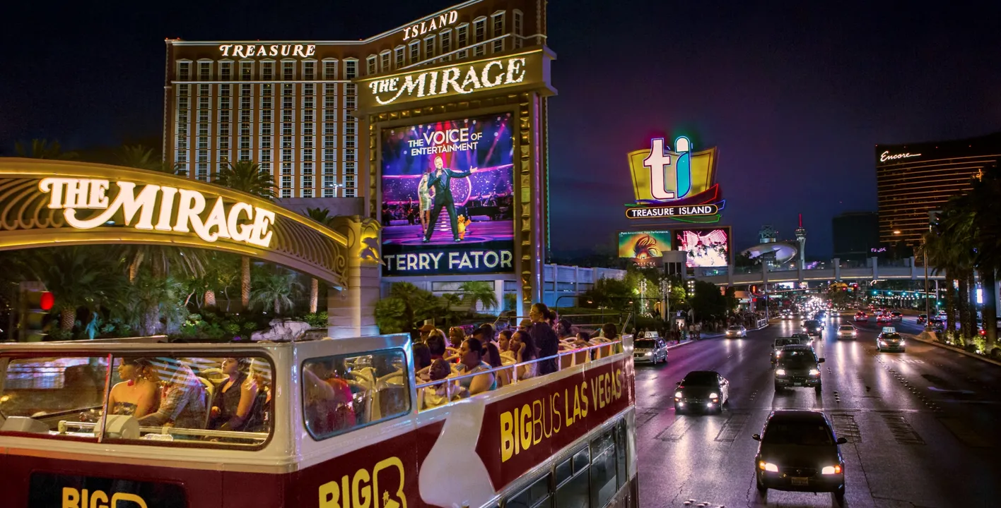 Las Vegas Big Bus - Excursión de un día al borde oeste del Gran Cañón (con guía en inglés)