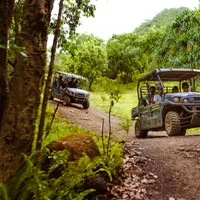 Excursión en UTV Raptor por el rancho Kualoa, en Hawái