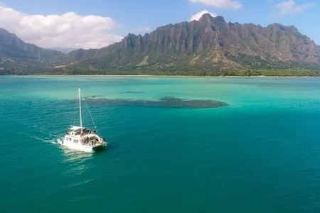 Excursión en yate Kualoa Ranch Ocean Voyage en Hawaii