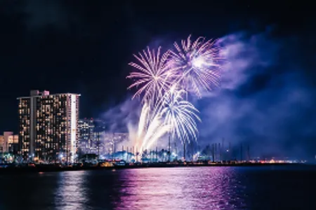 Crucero por los fuegos artificiales de Waikiki (Hawai)